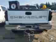 2005 Chevrolet Silverado 2500HD LS z VIN 1GCHK23U25F931501, wystawiony jako Copart lot #70152695 z przebiegiem 81 383 mil mil oraz Szkoda całkowita • Salvage title. Historia ofert i sprzedaży dostępna na DreamBid. Obrazek 6.