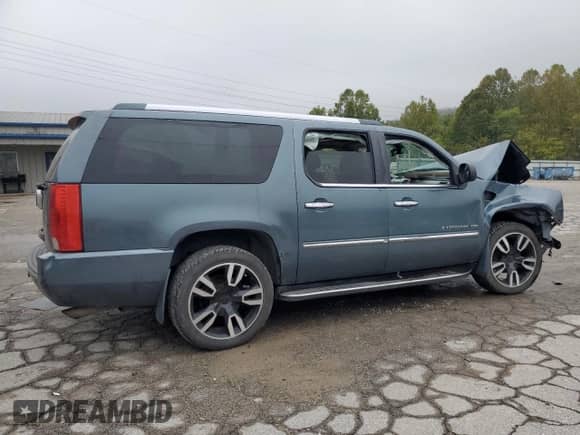 2009 Cadillac Escalade ESV with VIN 1GYFK26269R267347, listed as a Copart auction lot 84268825 with Not provided miles and Salvage title. Bid and sale history available at DreamBid. Image 3.