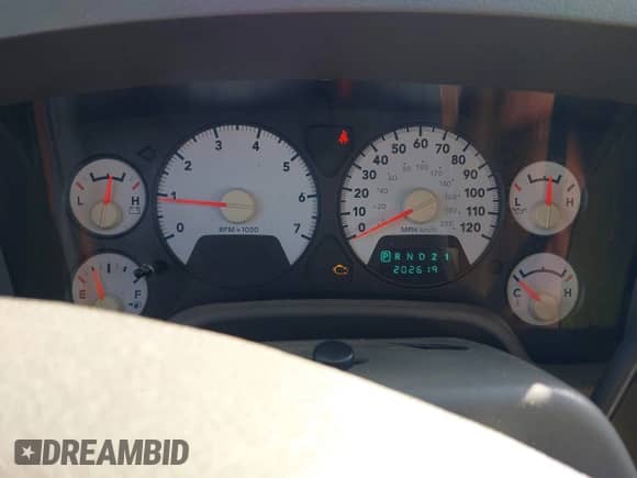 2007 Dodge 1500 SLT z VIN 3D7KR19D77G842727, wystawiony jako IAAI lot #41909108 z przebiegiem 202 619 mil mil oraz . Historia ofert i sprzedaży dostępna na DreamBid. Obrazek 7.