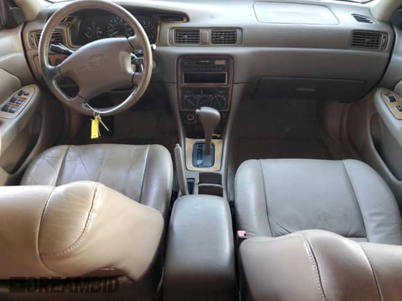 1997 Toyota Camry LE z VIN JT2BF22K6V0019668, wystawiony jako Copart lot #49573075 z przebiegiem 243 778 mil mil oraz Szkoda całkowita • Salvage title. Historia ofert i sprzedaży dostępna na DreamBid. Obrazek 8.