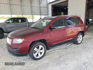 2014 Jeep Compass Sport z VIN 1C4NJCBB7ED504385, wystawiony jako Copart lot #80509075 z przebiegiem 140 731 mil mil oraz Czysty tytuł • Clean title. Historia ofert i sprzedaży dostępna na DreamBid. Obrazek 1.