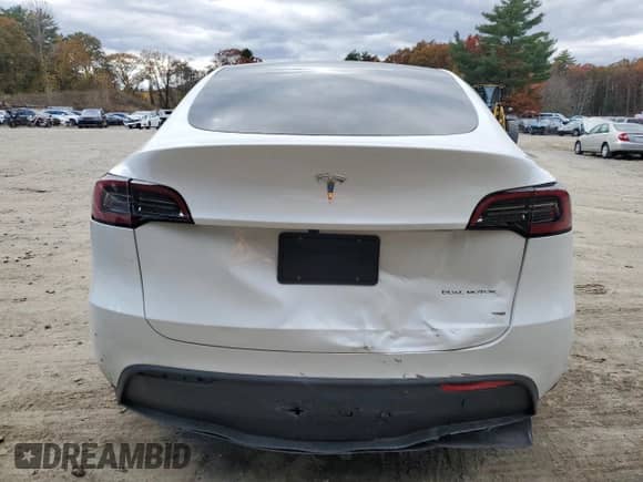 2024 Tesla Model Y Long Range с VIN 7SAYGAEE4RF205752, выставлен на аукционе Copart как лот 90033845 с пробегом Не указан миль и Чистый • Clean title. История ставок и продаж доступна на DreamBid. Изображение 6.