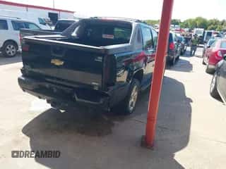2011 Chevrolet Avalanche LT z VIN 3GNMCFE03BG371616, wystawiony jako IAAI lot #43335472 z przebiegiem 219 830 mil mil oraz . Historia ofert i sprzedaży dostępna na DreamBid. Obrazek 4.