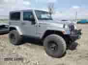 2014 Jeep Wrangler Sahara z VIN 1C4AJWBG0EL241643, wystawiony jako Copart lot #56491155 z przebiegiem 113 596 mil mil oraz Szkoda całkowita • Salvage title. Historia ofert i sprzedaży dostępna na DreamBid. Obrazek 4.
