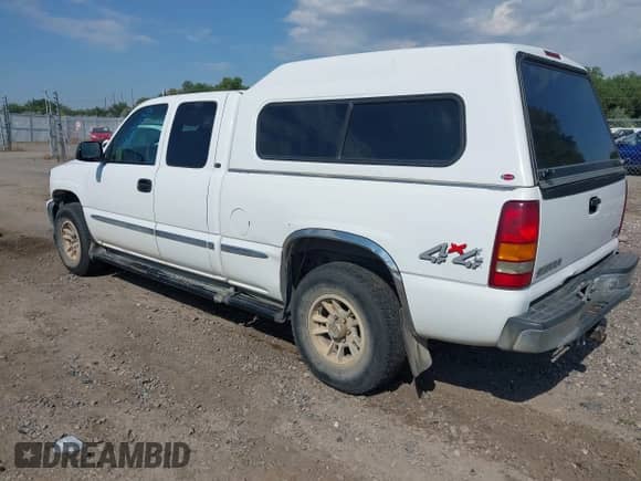 2002 GMC Sierra 1500 SLE z VIN 1GTEK19T22Z129469, wystawiony jako IAAI lot #42852319 z przebiegiem 283 614 mil mil oraz . Historia ofert i sprzedaży dostępna na DreamBid. Obrazek 3.