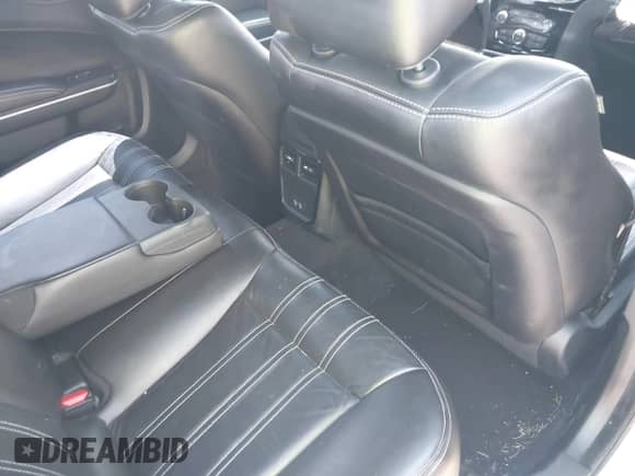 2023 Chrysler 300 S z VIN 2C3CCABG2PH514110, wystawiony jako IAAI lot #42981123 z przebiegiem 54 244 mil mil oraz . Historia ofert i sprzedaży dostępna na DreamBid. Obrazek 8.