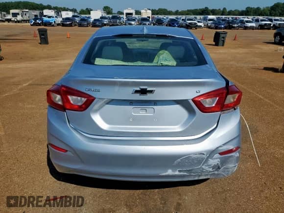 2018 Chevrolet Cruze LT z VIN 1G1BE5SM3J7178610, wystawiony jako Copart lot #80082305 z przebiegiem 65 385 mil mil oraz Czysty tytuł • Clean title. Historia ofert i sprzedaży dostępna na DreamBid. Obrazek 6.