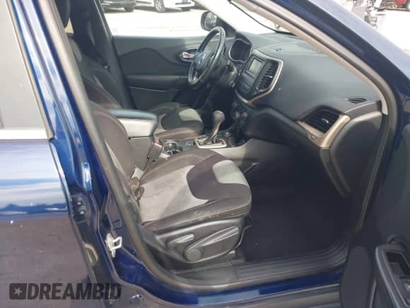 2014 Jeep Cherokee Latitude с VIN 1C4PJMCS9EW140052, выставлен на аукционе IAAI как лот 43489055 с пробегом 163 280 миль миль и . История ставок и продаж доступна на DreamBid. Изображение 5.