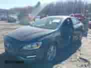 2015 Volvo S60 T5 Premier с VIN YV1612TB3F2315107, выставлен на аукционе IAAI как лот 41911081 с пробегом 121 149 миль миль и . История ставок и продаж доступна на DreamBid. Изображение 2.