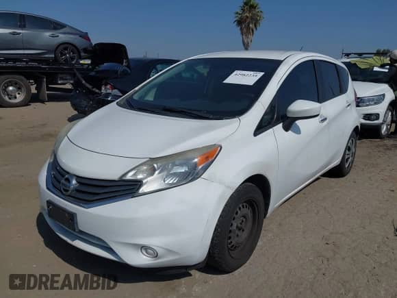 2015 Nissan Note SV z VIN 3N1CE2CP9FL397340, wystawiony jako IAAI lot #42982235 z przebiegiem 156 556 mil mil oraz . Historia ofert i sprzedaży dostępna na DreamBid. Obrazek 2.