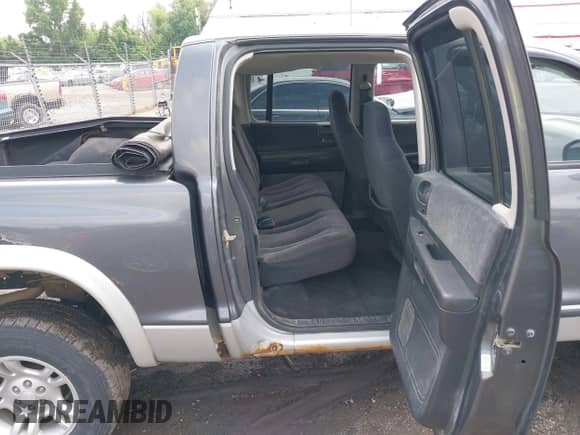 2004 Dodge Dakota SLT with VIN 1D7HG48N64S536022, listed as a IAAI auction lot 42426901 with 269,424 mi miles and . Bid and sale history available at DreamBid. Image 8.