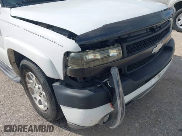 2005 Chevrolet Tahoe LT z VIN 1GNEC13TX5R217560, wystawiony jako IAAI lot #43285327 z przebiegiem 235 461 mil mil oraz . Historia ofert i sprzedaży dostępna na DreamBid. Obrazek 6.
