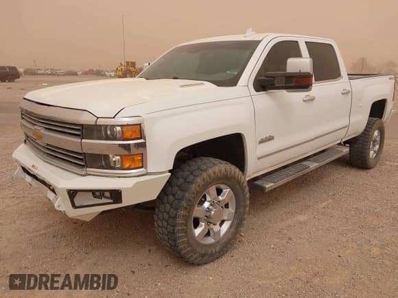 2016 Chevrolet Silverado 2500HD High Country z VIN 1GC1KXE80GF290043, wystawiony jako IAAI lot #41719644 z przebiegiem 122 715 mil mil oraz . Historia ofert i sprzedaży dostępna na DreamBid. Obrazek 2.