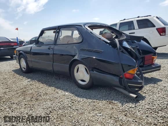 1985 Saab 900 with VIN YS3AT35L8F1031671, listed as a Copart auction lot 58938965 with 139,641 mi miles and Salvage title. Bid and sale history available at DreamBid. Image 2.