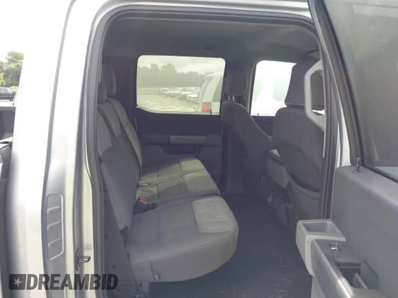 2023 Ford F-150 XL с VIN 1FTEW1C88PKD44315, выставлен на аукционе IAAI как лот 42950806 с пробегом Не указан миль и . История ставок и продаж доступна на DreamBid. Изображение 8.