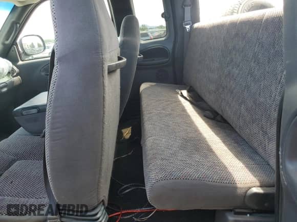 1998 Dodge 2500 с VIN 1B7KC2367WJ252164, выставлен на аукционе Copart как лот 61087185 с пробегом 257 853 миль миль и Списание • Salvage title. История ставок и продаж доступна на DreamBid. Изображение 10.