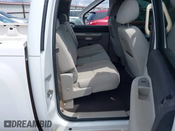 2007 Chevrolet Silverado 1500 1LT z VIN 3GCEK13M27G503233, wystawiony jako IAAI lot #42487465 z przebiegiem 220 704 mil mil oraz . Historia ofert i sprzedaży dostępna na DreamBid. Obrazek 8.