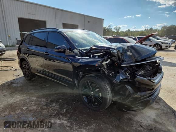 2022 Volkswagen Tiguan SE R-Line Black z VIN 3VVCB7AX9NM086989, wystawiony jako Copart lot #86275675 z przebiegiem 76 392 mil mil oraz Nie do naprawy • Non repairable. Historia ofert i sprzedaży dostępna na DreamBid. Obrazek 4.