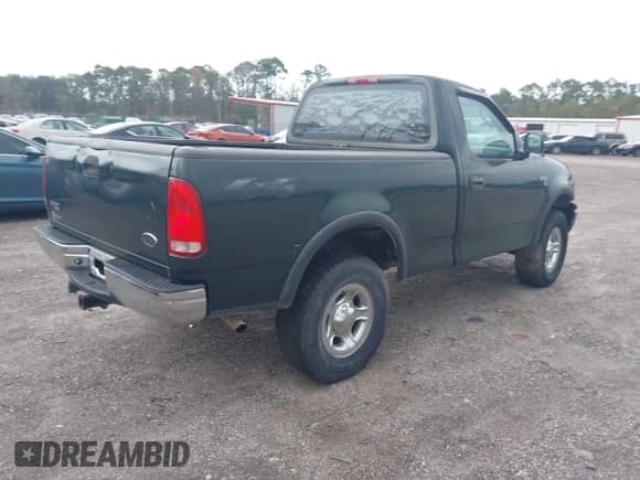 2002 Ford F-150 XL z VIN 1FTRF18L72NB55841, wystawiony jako IAAI lot #43467617 z przebiegiem 175 289 mil mil oraz . Historia ofert i sprzedaży dostępna na DreamBid. Obrazek 4.