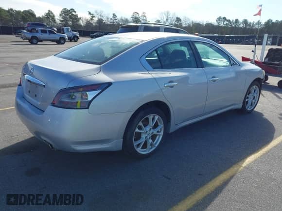 2013 Nissan Maxima SV z VIN 1N4AA5AP9DC819190, wystawiony jako IAAI lot #41749681 z przebiegiem 186 784 mil mil oraz . Historia ofert i sprzedaży dostępna na DreamBid. Obrazek 4.