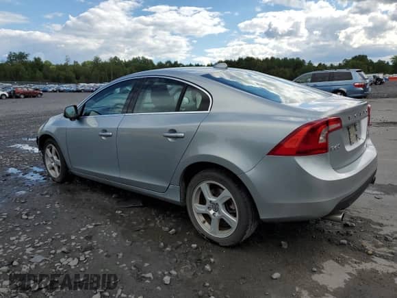 2013 Volvo S60 T5 с VIN YV1612FH6D2205049, выставлен на аукционе Copart как лот 70537645 с пробегом 48 649 миль миль и Списание • Salvage title. История ставок и продаж доступна на DreamBid. Изображение 2.