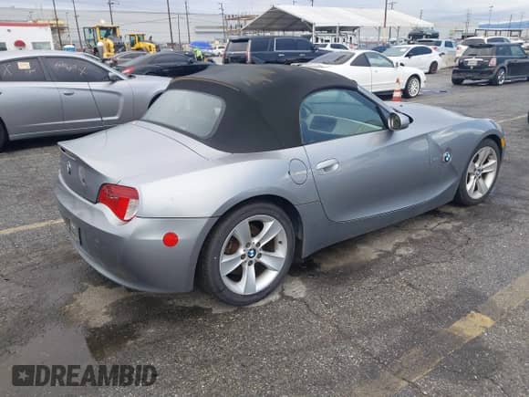 2006 BMW Z4 3.0i с VIN 4USBU33596LW69200, выставлен на аукционе IAAI как лот 41774419 с пробегом 59 691 миль миль и . История ставок и продаж доступна на DreamBid. Изображение 4.