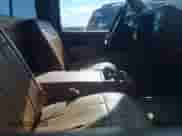 1989 GMC Sierra 1500 z VIN 1GTDC14K5KZ529078, wystawiony jako IAAI lot #43059983 z przebiegiem 158 207 mil mil oraz . Historia ofert i sprzedaży dostępna na DreamBid. Obrazek 5.
