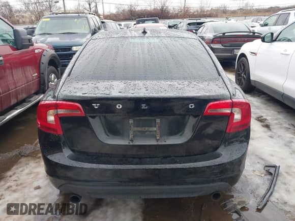 2013 Volvo S60 T5 with VIN YV1612FH9D2175741, listed as a IAAI auction lot 41324252 with 223,121 mi miles and . Bid and sale history available at DreamBid. Image 17.