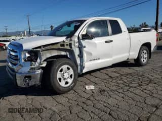 2017 Toyota Tundra SR5 z VIN 5TFRY5F14HX225506, wystawiony jako Copart lot #87248825 z przebiegiem 194 014 mil mil oraz Szkoda całkowita • Salvage title. Historia ofert i sprzedaży dostępna na DreamBid. Obrazek 1.
