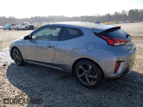2019 Hyundai Veloster 2.0 z VIN KMHTG6AF6KU019819, wystawiony jako Copart lot #43353304 z przebiegiem 104 822 mil mil oraz . Historia ofert i sprzedaży dostępna na DreamBid. Obrazek 2.