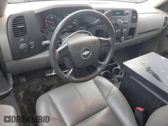 2013 Chevrolet Silverado 1500 Work Truck z VIN 1GCNCPEX0DZ268303, wystawiony jako Copart lot #58049045 z przebiegiem 147 573 mil mil oraz Czysty tytuł • Clean title. Historia ofert i sprzedaży dostępna na DreamBid. Obrazek 8.