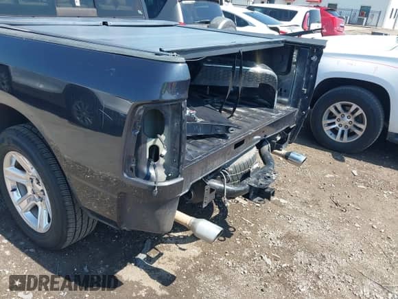 2018 Ram 1500 Big Horn z VIN 1C6RR6LT1JS132672, wystawiony jako IAAI lot #43161381 z przebiegiem 136 924 mil mil oraz . Historia ofert i sprzedaży dostępna na DreamBid. Obrazek 18.