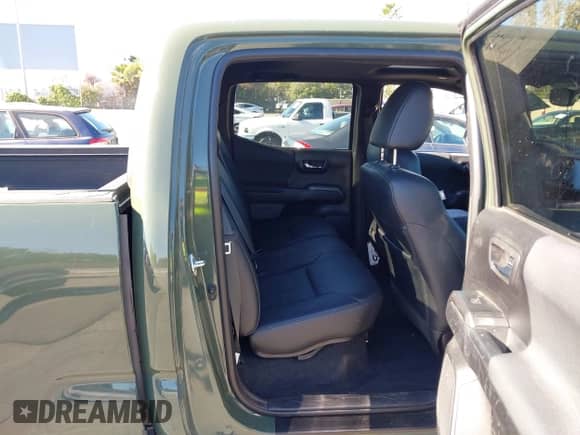 2021 Toyota Tacoma SR5 z VIN 3TMDZ5BN8MM114649, wystawiony jako IAAI lot #43493615 z przebiegiem 63 288 mil mil oraz . Historia ofert i sprzedaży dostępna na DreamBid. Obrazek 8.