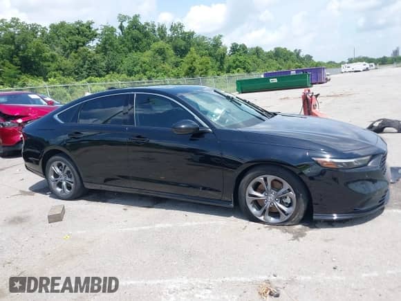 2024 Honda Accord EX-L z VIN 1HGCY2F64RA018460, wystawiony jako IAAI lot #42433319 z przebiegiem 28 288 mil mil oraz . Historia ofert i sprzedaży dostępna na DreamBid. Obrazek 13.