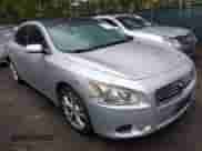 2013 Nissan Maxima SV z VIN 1N4AA5AP3DC844070, wystawiony jako IAAI lot #43450923 z przebiegiem 148 953 mil mil oraz . Historia ofert i sprzedaży dostępna na DreamBid. Obrazek 1.