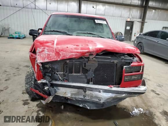 1996 GMC Sierra 1500 z VIN 1GTEC19R4TE535666, wystawiony jako Copart lot #46123325 z przebiegiem 138 991 mil mil oraz Szkoda całkowita • Salvage title. Historia ofert i sprzedaży dostępna na DreamBid. Obrazek 5.