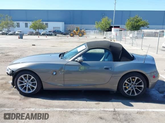 2007 BMW Z4 3.0i с VIN 4USBU33567LW70595, выставлен на аукционе IAAI как лот 41680666 с пробегом 89 840 миль миль и . История ставок и продаж доступна на DreamBid. Изображение 15.