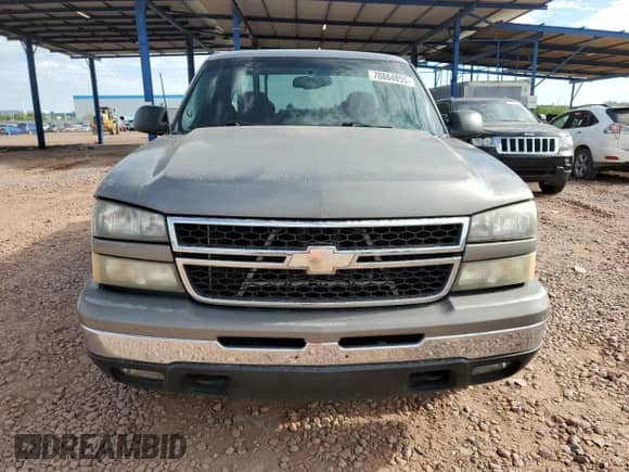 2006 Chevrolet Silverado 1500 LT1 z VIN 1GCEC19Z36Z276701, wystawiony jako Copart lot #70864855 z przebiegiem 233 957 mil mil oraz Czysty tytuł • Clean title. Historia ofert i sprzedaży dostępna na DreamBid. Obrazek 5.