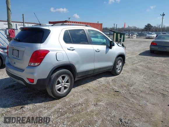 2021 Chevrolet Trax LT with VIN KL7CJPSB2MB326150, listed as a IAAI auction lot 42019349 with 89,566 mi miles and . Bid and sale history available at DreamBid. Image 4.
