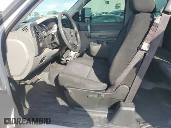 2009 Chevrolet Silverado 2500HD с VIN 1GCHK49609E157054, выставлен на аукционе Copart как лот 74556264 с пробегом 114 949 миль миль и Списание • Salvage title. История ставок и продаж доступна на DreamBid. Изображение 7.