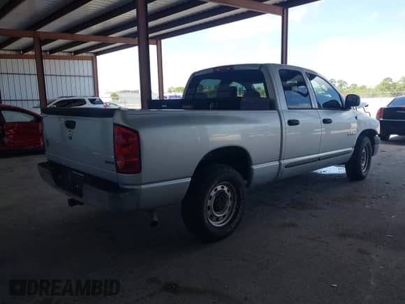 2008 Dodge 1500 ST z VIN 1D7HA18K58J183404, wystawiony jako IAAI lot #41954625 z przebiegiem 173 230 mil mil oraz . Historia ofert i sprzedaży dostępna na DreamBid. Obrazek 4.