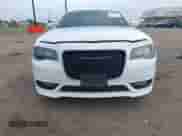 2022 Chrysler 300 Touring L с VIN 2C3CCADG8NH134389, выставлен на аукционе IAAI как лот 42298353 с пробегом 50 783 миль миль и . История ставок и продаж доступна на DreamBid. Изображение 6.