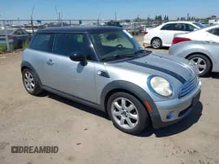 2009 MINI Hardtop with VIN WMWMF33589TU72285, listed as a IAAI auction lot 42994017 with Not provided miles and . Bid and sale history available at DreamBid. Image 1.