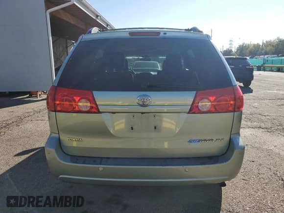 2010 Toyota Sienna XLE с VIN 5TDYK4CCXAS303876, выставлен на аукционе Copart как лот 81272115 с пробегом 170 141 миль миль и Списание • Salvage title. История ставок и продаж доступна на DreamBid. Изображение 6.