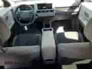 2023 Hyundai Ioniq 5 SE z VIN KM8KM4AE7PU145825, wystawiony jako Copart lot #61481115 z przebiegiem 26 610 mil mil oraz Czysty tytuł • Clean title. Historia ofert i sprzedaży dostępna na DreamBid. Obrazek 8.