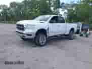 2020 Ram 1500 Big Horn z VIN 1C6RREBT8LN357605, wystawiony jako IAAI lot #41937861 z przebiegiem 69 258 mil mil oraz . Historia ofert i sprzedaży dostępna na DreamBid. Obrazek 17.