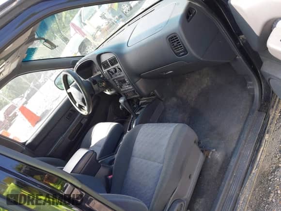 1999 Nissan Pathfinder XE z VIN JN8AR05Y8XW304908, wystawiony jako IAAI lot #42862203 z przebiegiem 195 643 mil mil oraz . Historia ofert i sprzedaży dostępna na DreamBid. Obrazek 5.