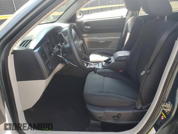 2005 Dodge Magnum SE with VIN 2D8FV48T15H534064, listed as a Copart auction lot 69132174 with 201,441 mi miles and Salvage title. Bid and sale history available at DreamBid. Image 7.