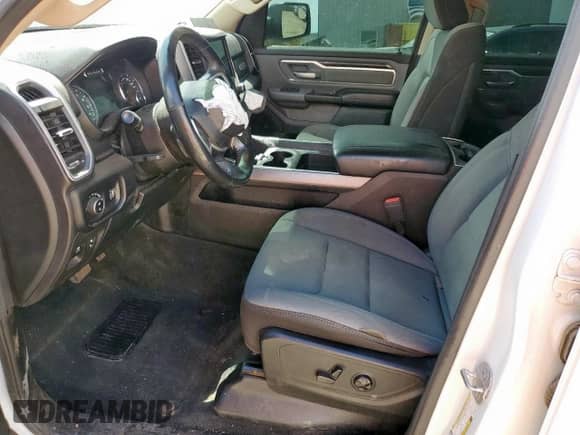 2020 Ram 1500 Big Horn z VIN 1C6RREBT3LN259954, wystawiony jako Copart lot #65778055 z przebiegiem 113 114 mil mil oraz Szkoda całkowita • Salvage title. Historia ofert i sprzedaży dostępna na DreamBid. Obrazek 7.