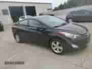 2013 Hyundai Elantra GLS z VIN KMHDH4AE0DU628551, wystawiony jako Copart lot #59375705 z przebiegiem 120 722 mil mil oraz Szkoda całkowita • Salvage title. Historia ofert i sprzedaży dostępna na DreamBid. Obrazek 4.